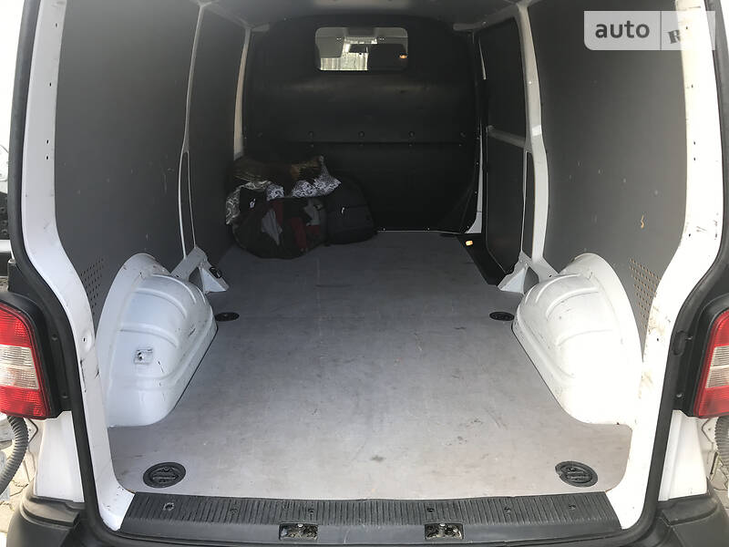 Вантажопасажирський фургон Volkswagen Transporter 2015 в Луцьку