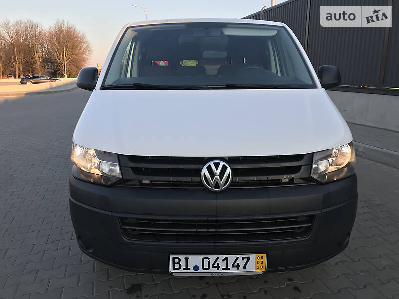Вантажопасажирський фургон Volkswagen Transporter 2015 в Луцьку
