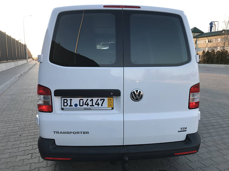 Вантажопасажирський фургон Volkswagen Transporter 2015 в Луцьку