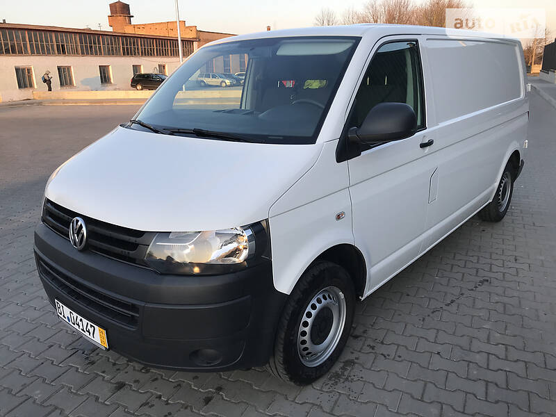 Вантажопасажирський фургон Volkswagen Transporter 2015 в Луцьку