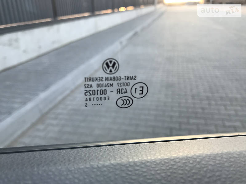 Вантажопасажирський фургон Volkswagen Transporter 2015 в Луцьку