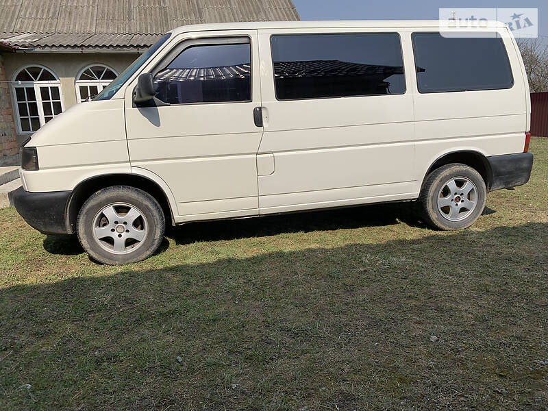 Вантажопасажирський фургон Volkswagen Transporter 1999 в Чернівцях