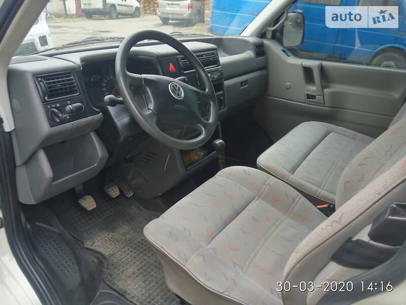 Вантажопасажирський фургон Volkswagen Transporter 2002 в Рівному