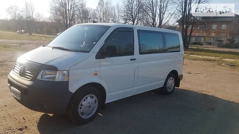 Вантажопасажирський фургон Volkswagen Transporter 2004 в Чернігові