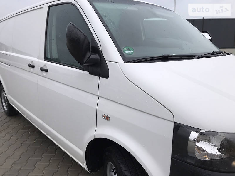 Вантажопасажирський фургон Volkswagen Transporter 2015 в Луцьку