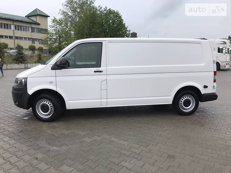 Вантажопасажирський фургон Volkswagen Transporter 2015 в Луцьку