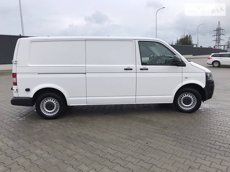 Вантажопасажирський фургон Volkswagen Transporter 2015 в Луцьку