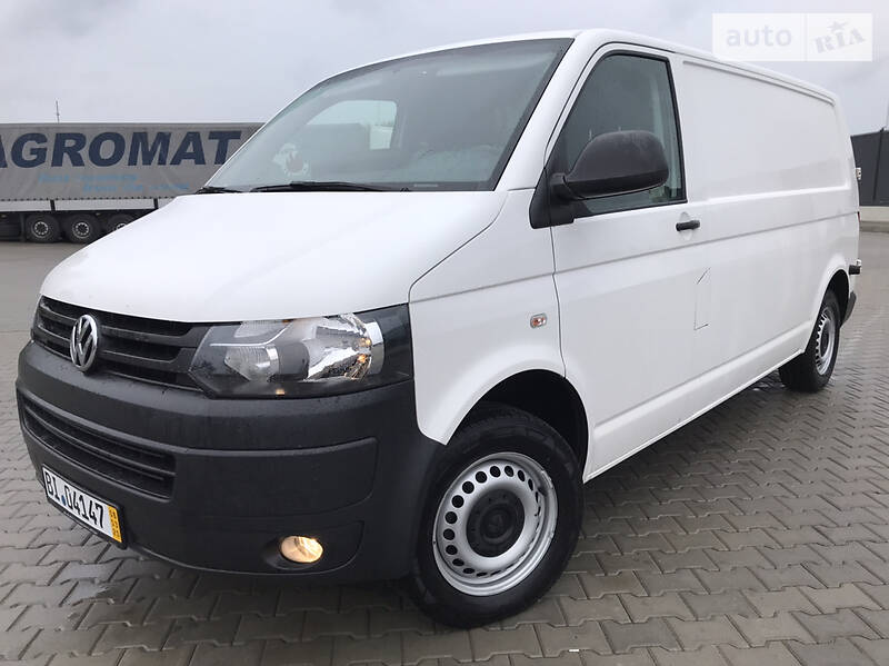 Вантажопасажирський фургон Volkswagen Transporter 2015 в Луцьку