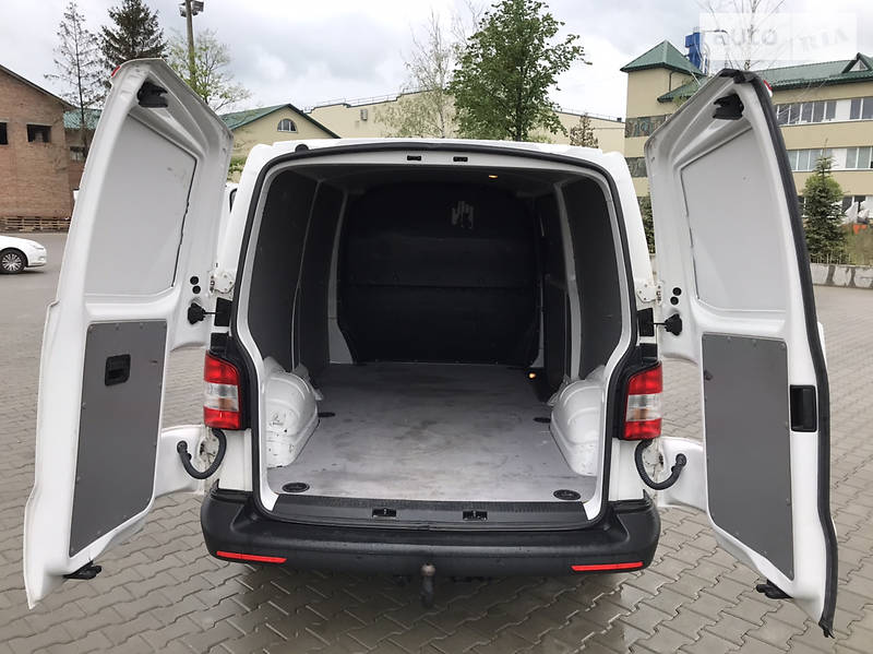 Вантажопасажирський фургон Volkswagen Transporter 2015 в Луцьку