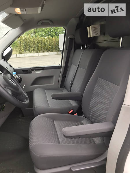Вантажопасажирський фургон Volkswagen Transporter 2015 в Луцьку