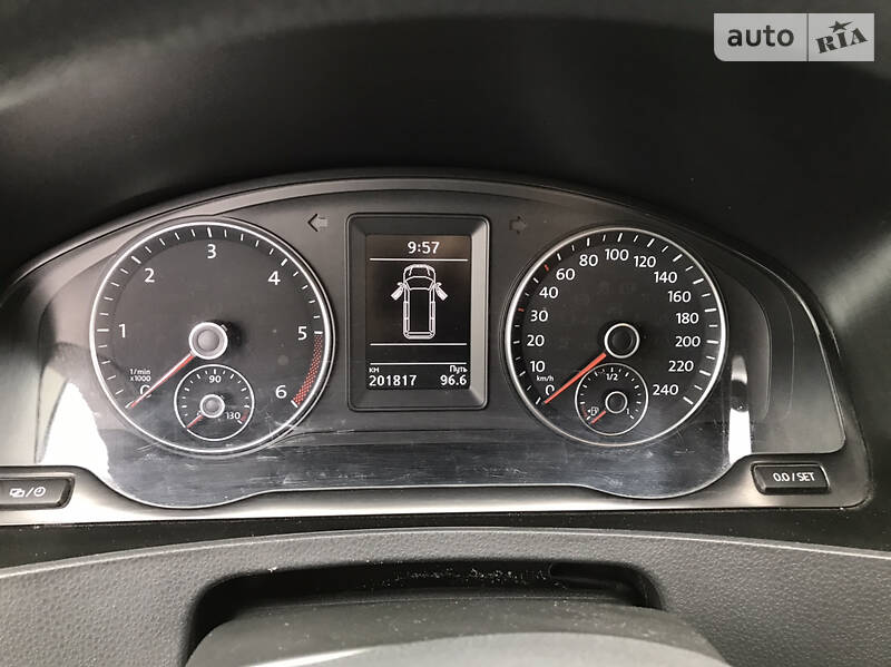 Вантажопасажирський фургон Volkswagen Transporter 2015 в Луцьку