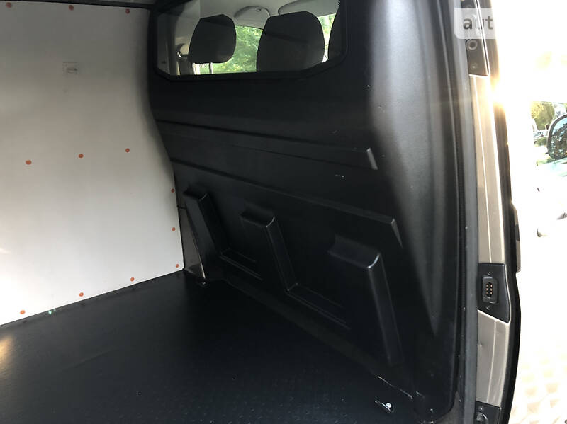 Вантажопасажирський фургон Volkswagen Transporter 2016 в Бучі