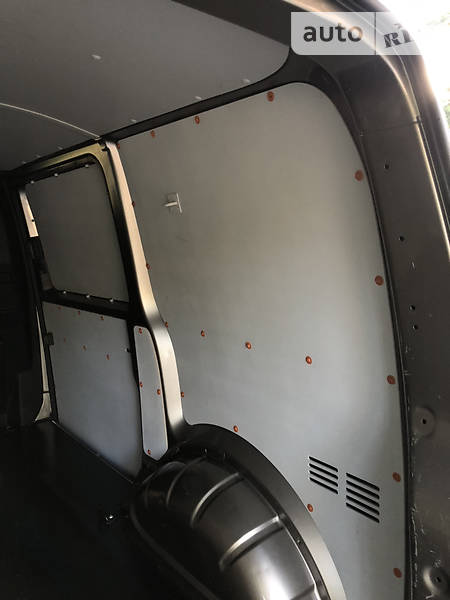 Вантажопасажирський фургон Volkswagen Transporter 2016 в Бучі