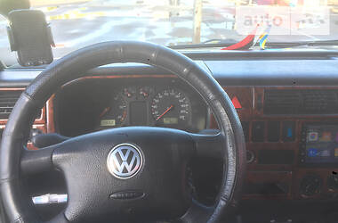 Вантажопасажирський фургон Volkswagen Transporter 2000 в 