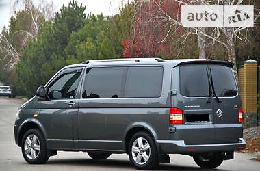 Минивэн Volkswagen Transporter 2011 в 