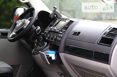 Минивэн Volkswagen Transporter 2011 в 
