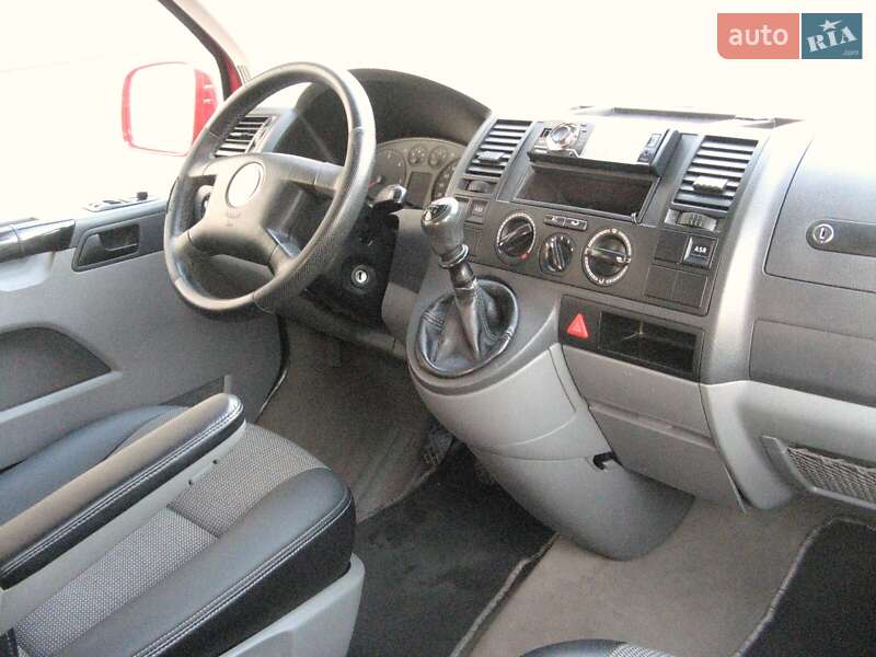 Минивэн Volkswagen Transporter 2004 в Ровно