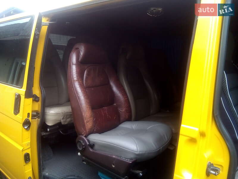 Минивэн Volkswagen Transporter 2000 в Ужгороде