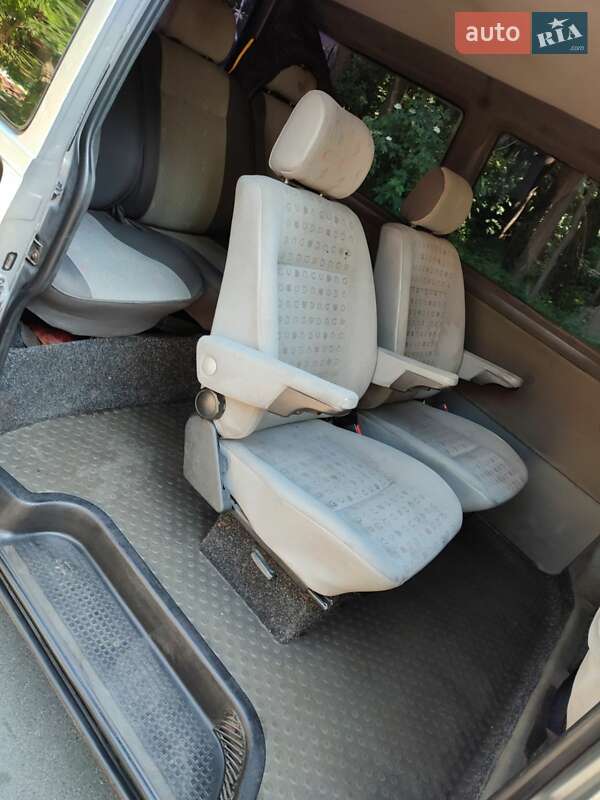Седан Volkswagen Transporter 2000 в Киеве