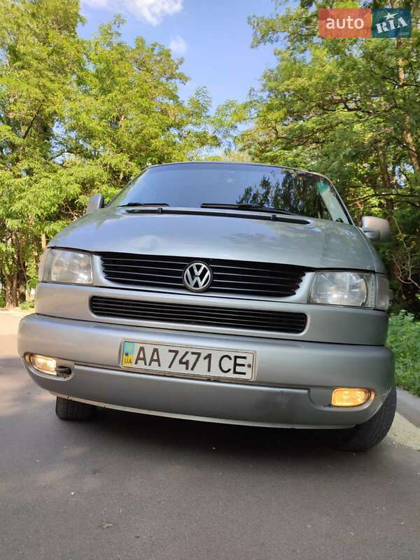 Седан Volkswagen Transporter 2000 в Киеве