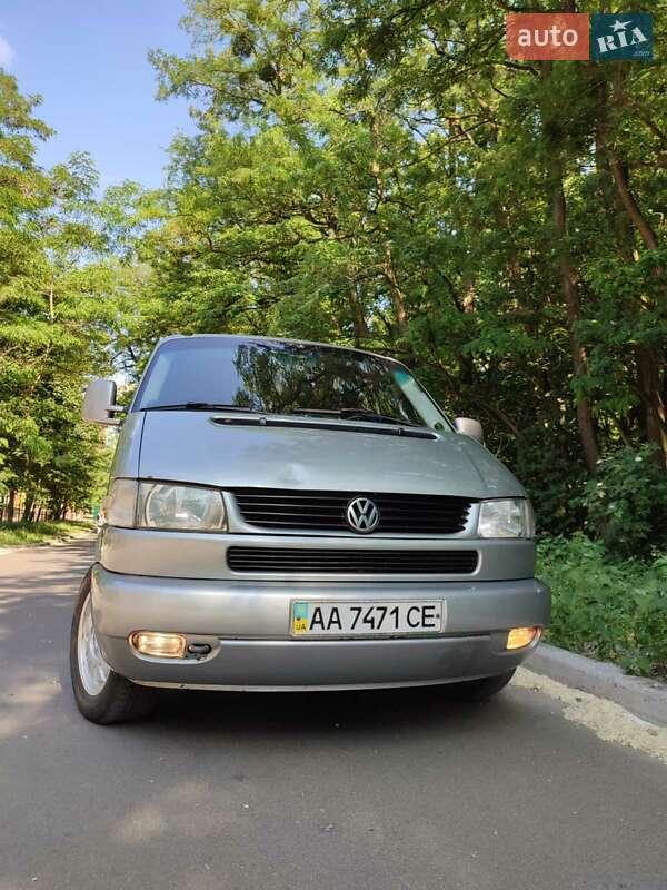 Седан Volkswagen Transporter 2000 в Киеве