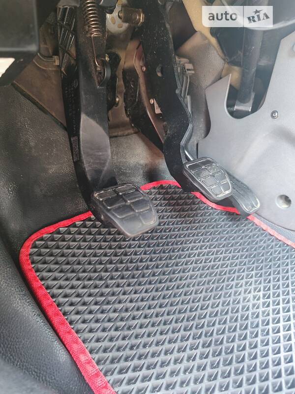 Универсал Volkswagen Transporter 2003 в Нововолынске