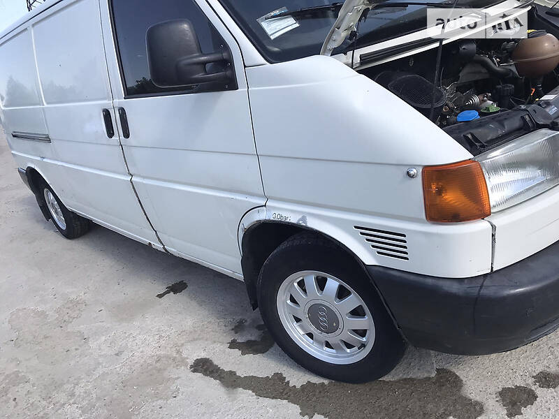 Грузовой фургон Volkswagen Transporter 2001 в Стрые