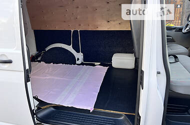 Вантажний фургон Volkswagen Transporter 2012 в 