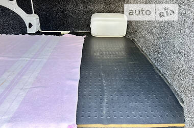 Вантажний фургон Volkswagen Transporter 2012 в 