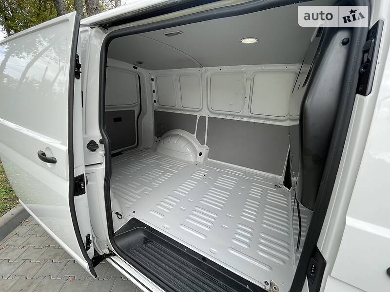 Грузовой фургон Volkswagen Transporter 2017 в Киеве