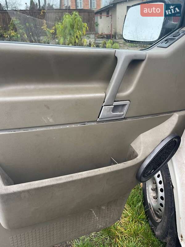 Минивэн Volkswagen Transporter 2003 в Ровно