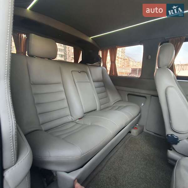 Мінівен Volkswagen Transporter 2011 в Дніпрі