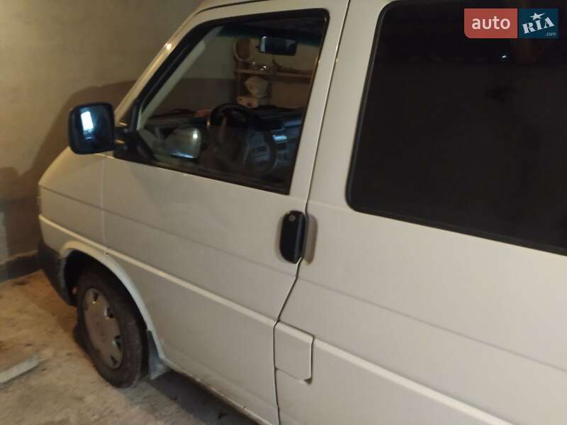 Универсал Volkswagen Transporter 2001 в Ужгороде