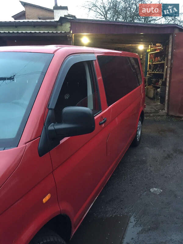Минивэн Volkswagen Transporter 2004 в Нововолынске