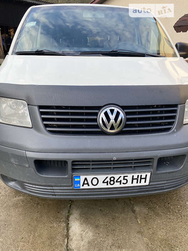 Минивэн Volkswagen Transporter 2005 в Тячеве