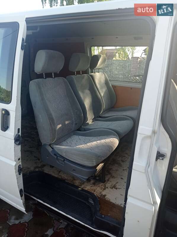Мінівен Volkswagen Transporter 2000 в Понінці