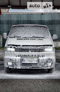 Грузовой фургон Volkswagen Transporter 2001 в Яремче