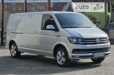 Вантажний фургон Volkswagen Transporter 2016 в Іршаві