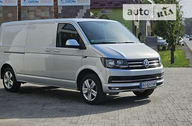 Вантажний фургон Volkswagen Transporter 2016 в Іршаві