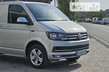 Вантажний фургон Volkswagen Transporter 2016 в Іршаві