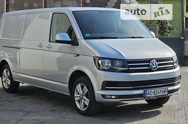 Вантажний фургон Volkswagen Transporter 2016 в Іршаві