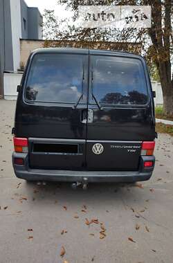 Вантажний фургон Volkswagen Transporter 2003 в Рівному