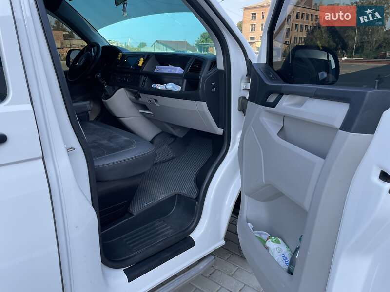 Минивэн Volkswagen Transporter 2016 в Ромнах