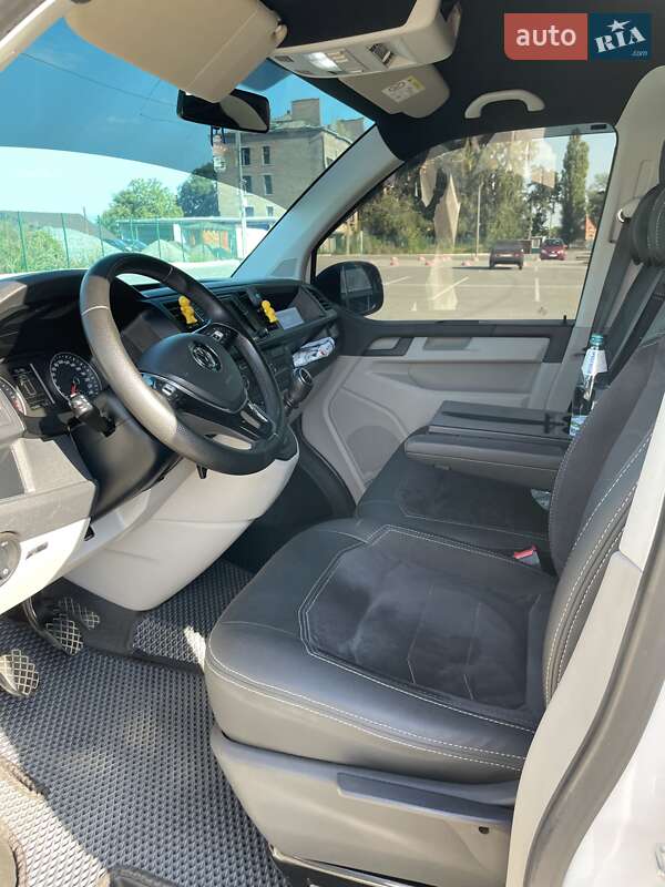 Минивэн Volkswagen Transporter 2016 в Ромнах