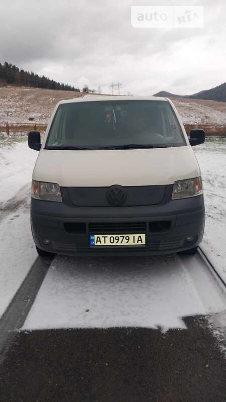 Минивэн Volkswagen Transporter 2009 в Долине