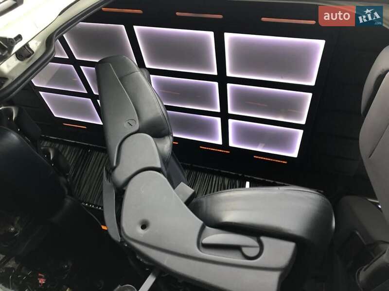 Минивэн Volkswagen Transporter 2000 в Черновцах