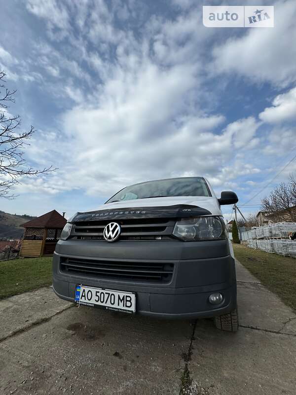 Минивэн Volkswagen Transporter 2012 в Межгорье