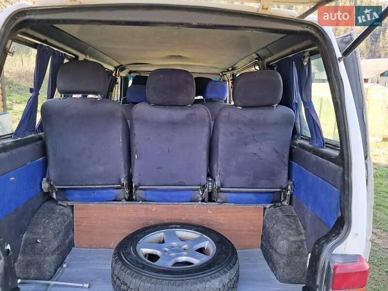 Минивэн Volkswagen Transporter 2001 в Путиле