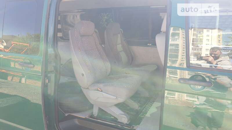 Мінівен Volkswagen Transporter 2011 в Ужгороді