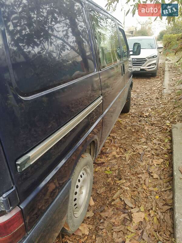 Минивэн Volkswagen Transporter 2000 в Килии